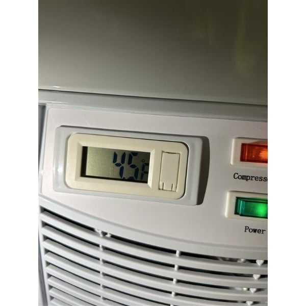 Scratch and Dent Galaxy CF30HC Commercial Chest Freezer - 30 cu. ft.