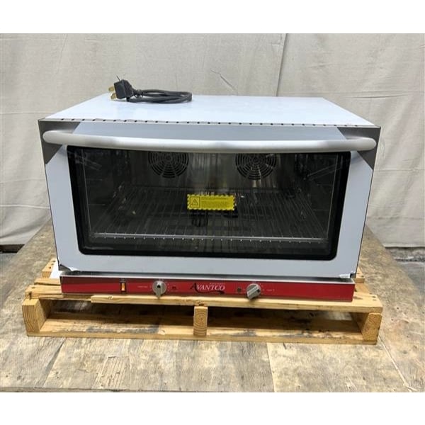 Scratch and Dent Avantco CO-38M Full-Size Electric Countertop Convection Oven - 208/240V, 3,500/4,600W