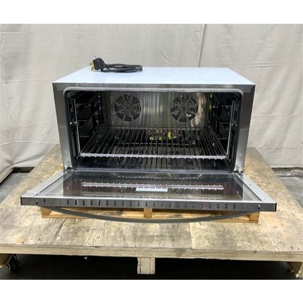 Scratch and Dent Avantco CO-38M Full-Size Electric Countertop Convection Oven - 208/240V, 3,500/4,600W