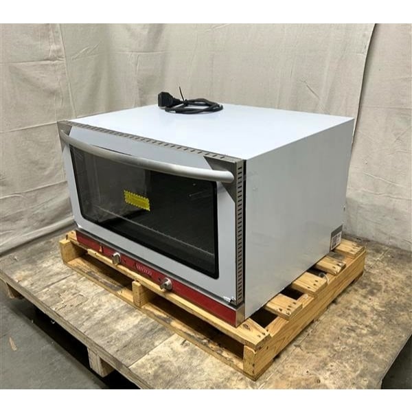 Scratch and Dent Avantco CO-38M Full-Size Electric Countertop Convection Oven - 208/240V, 3,500/4,600W