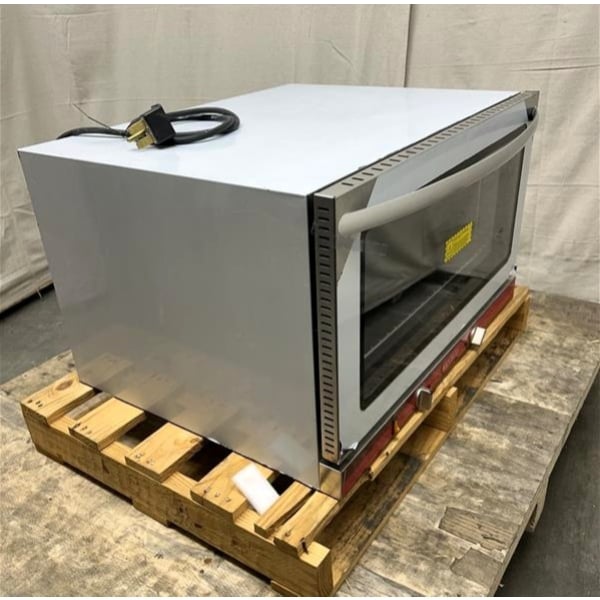 Scratch and Dent Avantco CO-38M Full-Size Electric Countertop Convection Oven - 208/240V, 3,500/4,600W