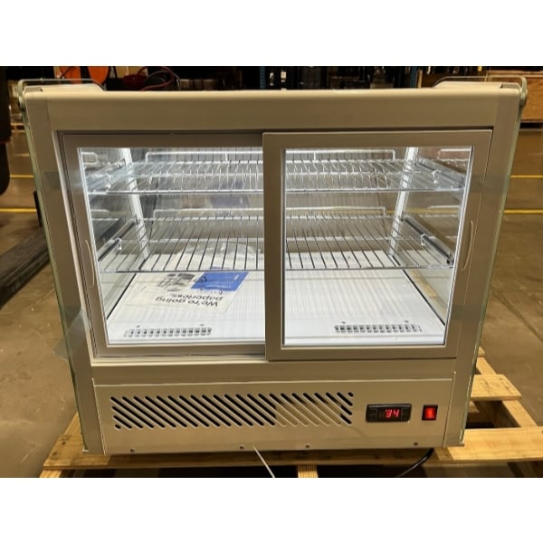 Scratch and Dent Avantco BCC-28-HC 27 1/2" White Refrigerated Countertop Bakery Display Case with LED Lighting