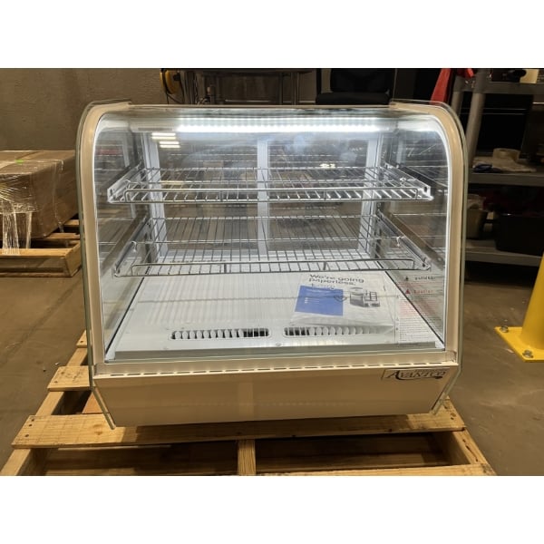 Scratch and Dent Avantco BCC-28-HC 27 1/2" White Refrigerated Countertop Bakery Display Case with LED Lighting