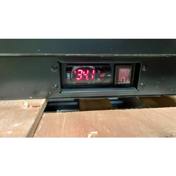 Scratch and Dent Avantco HBB-95-HC 95" Black Horizontal Bottle Cooler