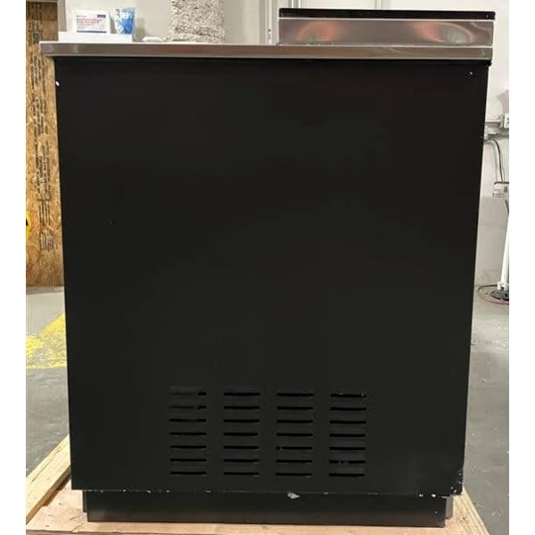 Scratch and Dent Avantco HBB-95-HC 95" Black Horizontal Bottle Cooler