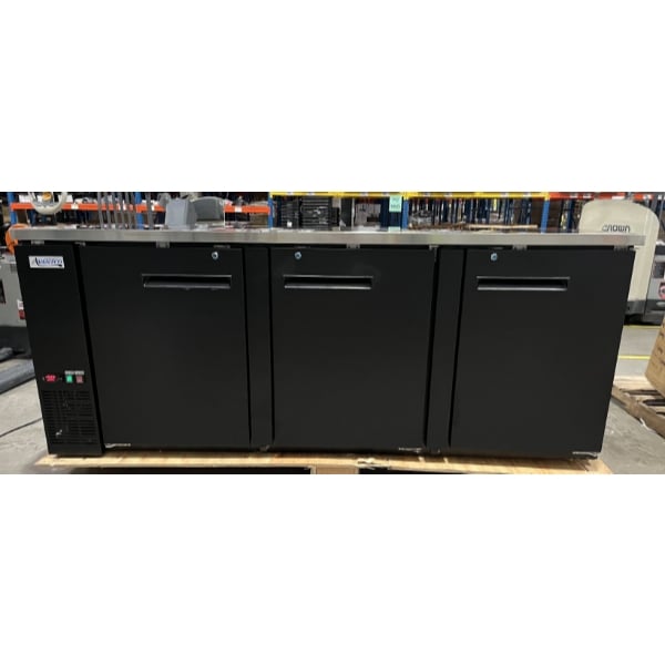 Scratch and Dent Avantco UDD-4-HC Black Kegerator / Beer Dispenser with (2) 2 Tap Towers - (3) 1/2 Keg Capacity