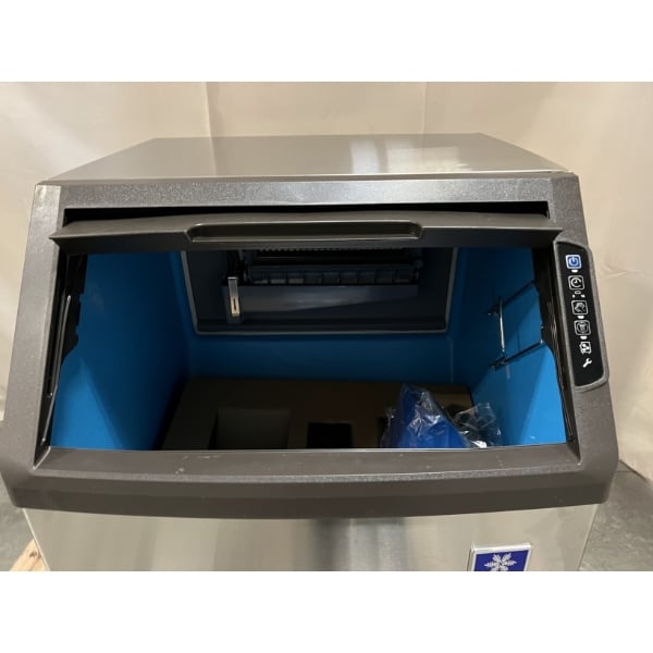 Scratch and Dent Manitowoc UYP0140A-161B NEO 26" Air-Cooled Undercounter Half Dice Cube Ice Machine with 90 lb. Storage Bin - 150 lb., 115V