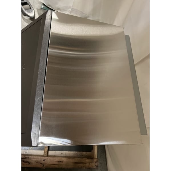 Scratch and Dent Manitowoc UYP0140A-161B NEO 26" Air-Cooled Undercounter Half Dice Cube Ice Machine with 90 lb. Storage Bin - 150 lb., 115V
