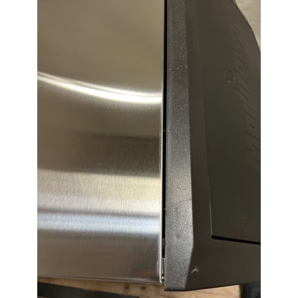 Scratch and Dent Manitowoc UYP0140A-161B NEO 26" Air-Cooled Undercounter Half Dice Cube Ice Machine with 90 lb. Storage Bin - 150 lb., 115V