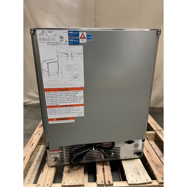 Scratch and Dent Manitowoc UYP0140A-161B NEO 26" Air-Cooled Undercounter Half Dice Cube Ice Machine with 90 lb. Storage Bin - 150 lb., 115V