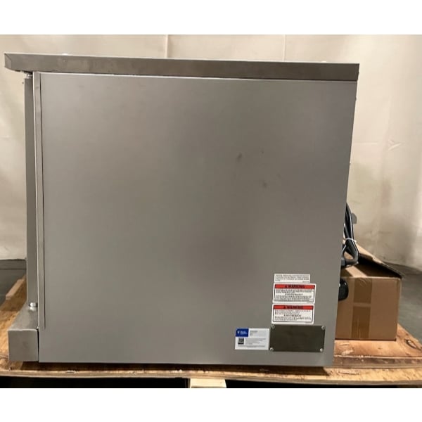 Scratch and Dent MainStreet Equipment EC1-C Single Deck Electric Full Size Convection Oven with Legs - 208V, 3 / 1 Phase, 11 kW
