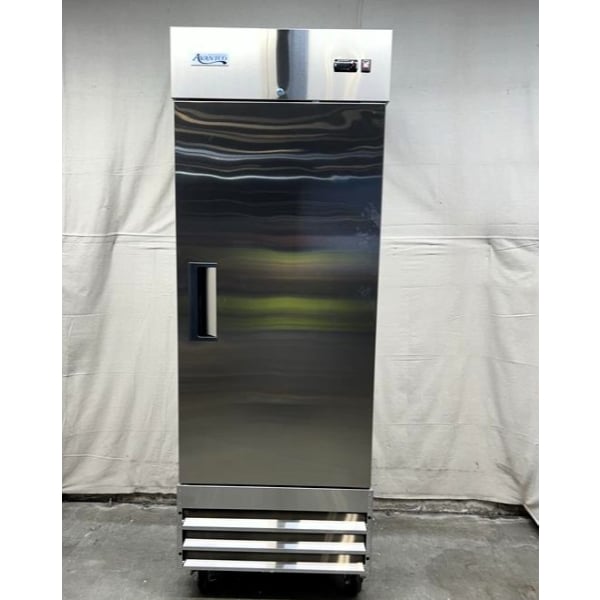 Scratch and Dent Avantco A-23F-HC 29" Solid Door Reach-In Freezer