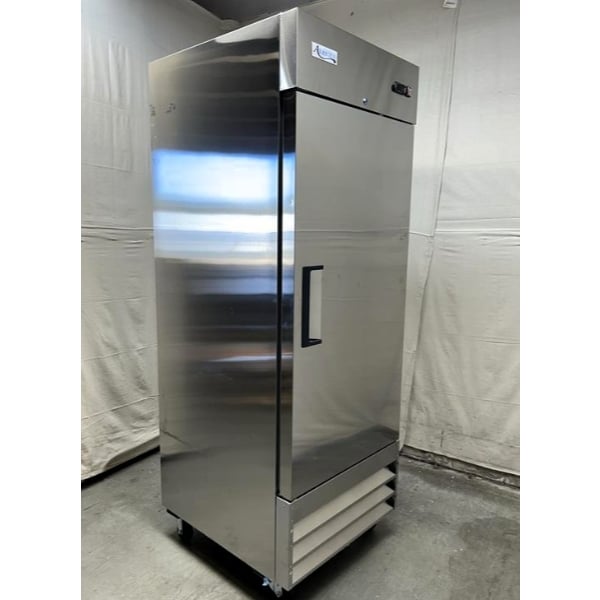 Scratch and Dent Avantco A-23F-HC 29" Solid Door Reach-In Freezer