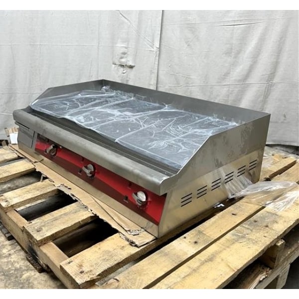 Scratch and Dent Avantco EG36N 36" Electric Countertop Griddle - 208/240V, 7.4 kW-10 kW