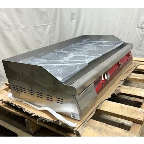 Scratch and Dent Avantco EG36N 36" Electric Countertop Griddle - 208/240V, 7.4 kW-10 kW