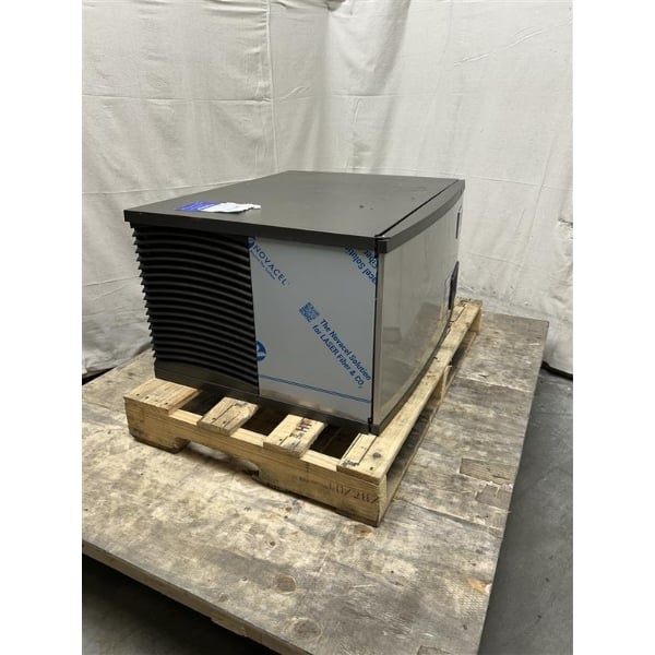 Scratch and Dent Manitowoc IDP0300A-261 Indigo NXT iP0300 30" Air-Cooled Full Dice Cube Ice Machine - 309 lb., 208-230V, 1 Phase