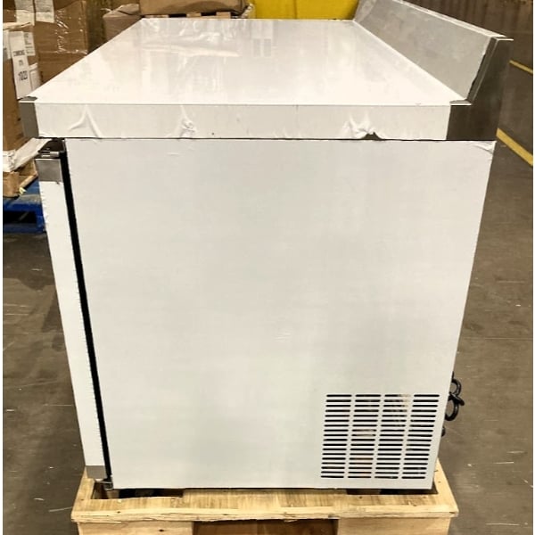Scratch and Dent Avantco AWT-60F 60" Worktop Freezer with 3 1/2" Backsplash