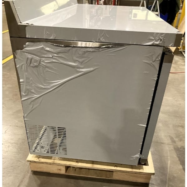 Scratch and Dent Avantco AWT-60F 60" Worktop Freezer with 3 1/2" Backsplash