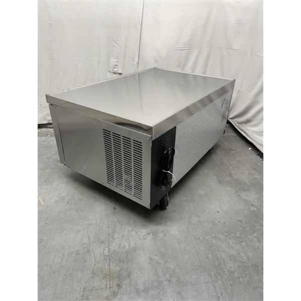 Scratch and Dent Avantco CBE-48-HC 48" 2 Drawer Refrigerated Chef Base