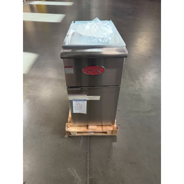 Scratch and Dent Avantco FF50 Natural Gas 50 lb. Stainless Steel Floor Fryer - 120,000 BTU
