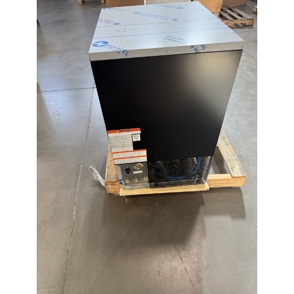 Scratch and Dent Manitowoc USP0100A-161 CrystalCraft 20" Air-Cooled Undercounter Square Cube Ice Machine with 38 lb. Storage Bin - 100 lb., 115V