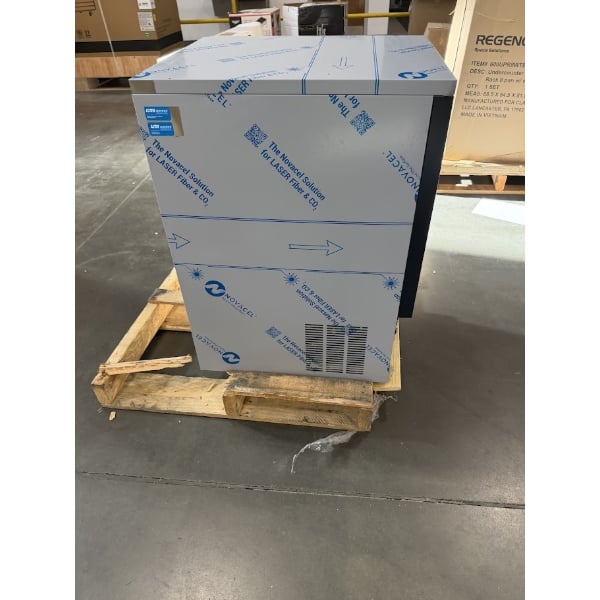 Scratch and Dent Manitowoc USP0100A-161 CrystalCraft 20" Air-Cooled Undercounter Square Cube Ice Machine with 38 lb. Storage Bin - 100 lb., 115V
