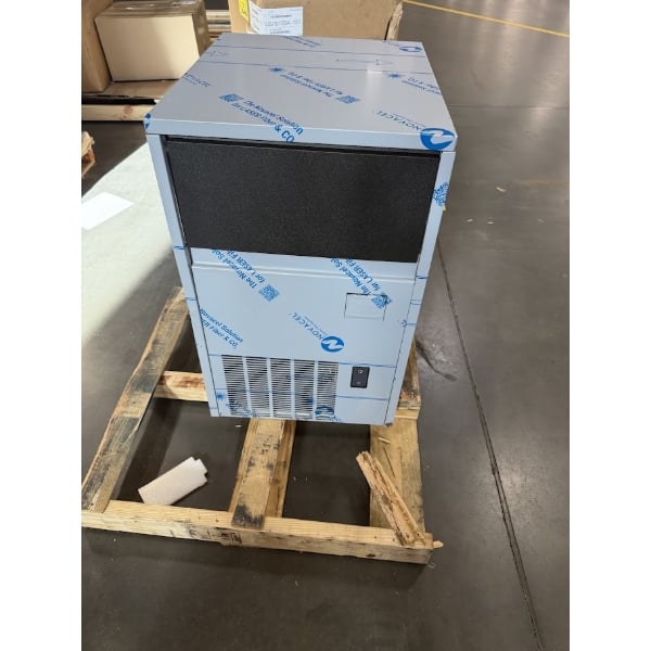 Scratch and Dent Manitowoc USP0100A-161 CrystalCraft 20" Air-Cooled Undercounter Square Cube Ice Machine with 38 lb. Storage Bin - 100 lb., 115V
