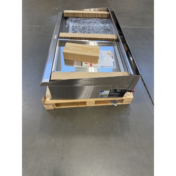 Scratch and Dent Cooking Performance Group GT-CPG-48-NL 48" Gas Countertop Griddle with Flame Failure Protection and Thermostatic Controls - 120,000 BTU