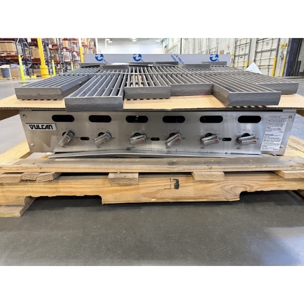 Scratch and Dent Vulcan VACB36 - 101 Achiever 36" Medium-Duty Radiant Natural Gas Charbroiler - 102,000 BTU