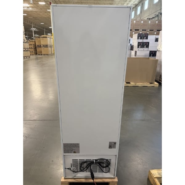 Scratch and Dent Avantco GDC-10-HC 21 5/8" White Swing Glass Door Merchandiser Refrigerator with LED Lighting