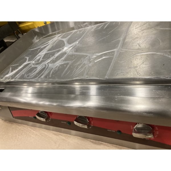 Scratch and Dent Avantco EG30N 30" Electric Countertop Griddle - 208/240V, 3.3 kW-4.5 kW