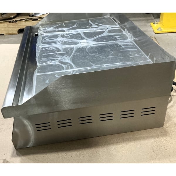Scratch and Dent Avantco EG30N 30" Electric Countertop Griddle - 208/240V, 3.3 kW-4.5 kW