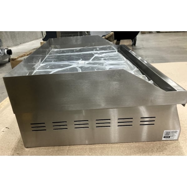 Scratch and Dent Avantco EG30N 30" Electric Countertop Griddle - 208/240V, 3.3 kW-4.5 kW