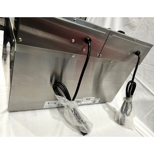Scratch and Dent Avantco F202 30 lb. Dual Tank Medium-Duty Electric Countertop Fryer - 208-240V, 5400/7200W