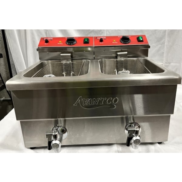 Scratch and Dent Avantco F202 30 lb. Dual Tank Medium-Duty Electric Countertop Fryer - 208-240V, 5400/7200W