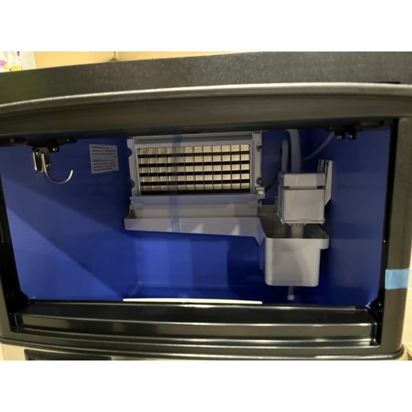 Scratch and Dent Avantco Ice UC-F-120-A 19" Air-Cooled Undercounter Full Cube Ice Machine with 40 lb. Storage Bin- 129 lb., 115V
