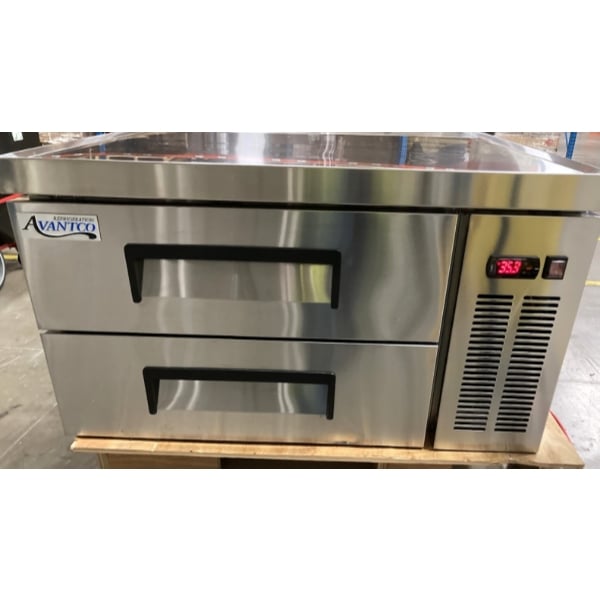 Scratch and Dent Avantco CBE-36-HC 36" 2 Drawer Refrigerated Chef Base