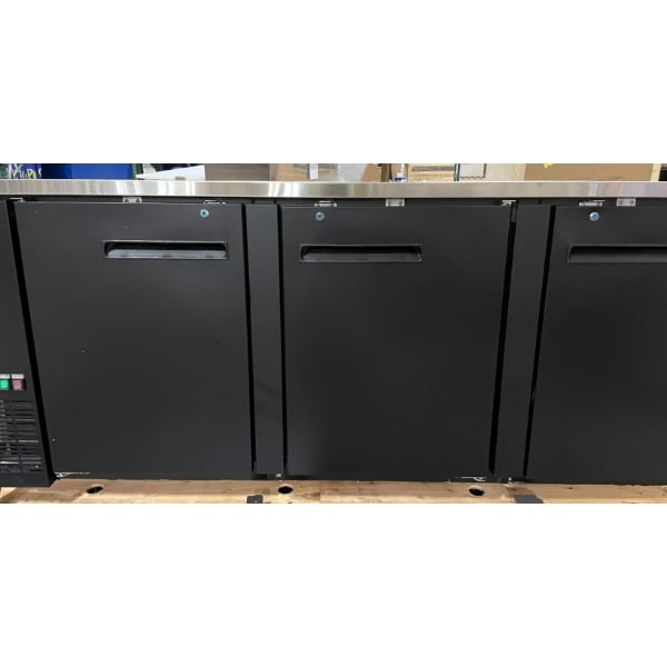 Scratch and Dent Avantco UDD-4-HC Black Kegerator / Beer Dispenser with (2) 2 Tap Towers - (3) 1/2 Keg Capacity