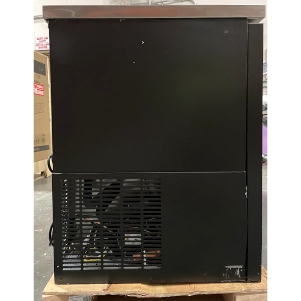 Scratch and Dent Avantco UDD-4-HC Black Kegerator / Beer Dispenser with (2) 2 Tap Towers - (3) 1/2 Keg Capacity
