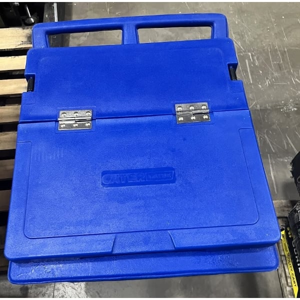 Scratch and Dent CaterGator 125 lb. Capacity Blue Mobile Ice Bin with Flip Lid