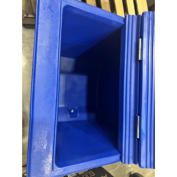Scratch and Dent CaterGator 125 lb. Capacity Blue Mobile Ice Bin with Flip Lid