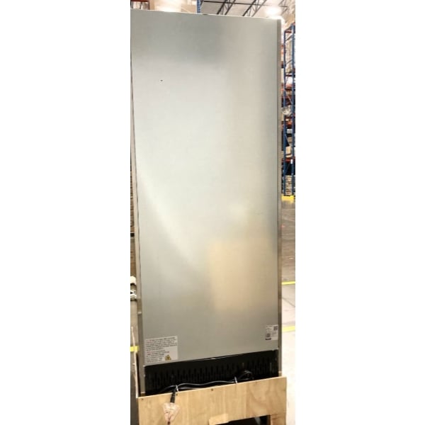 Scratch and Dent Avantco A-23F-HC 29" Solid Door Reach-In Freezer