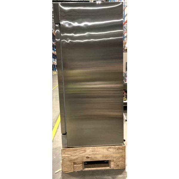 Scratch and Dent Avantco A-23F-HC 29" Solid Door Reach-In Freezer