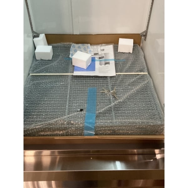 Scratch and Dent Avantco A-23F-HC 29" Solid Door Reach-In Freezer