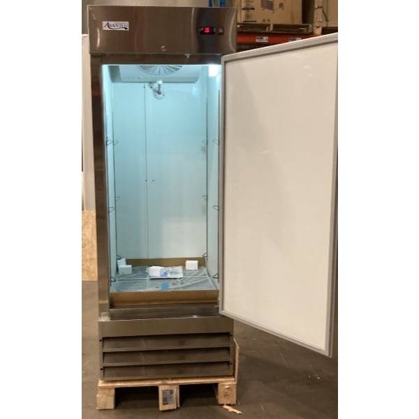 Scratch and Dent Avantco A-23F-HC 29" Solid Door Reach-In Freezer