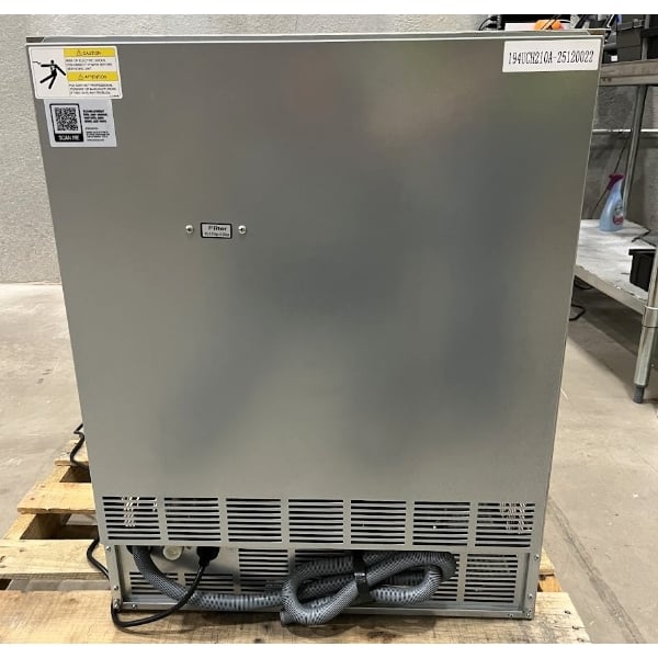 Scratch and Dent Avantco Ice UC-H-210-A 26" Air-Cooled Undercounter Half Cube Ice Machine with 80 lb. Storage Bin - 222 lb., 115V