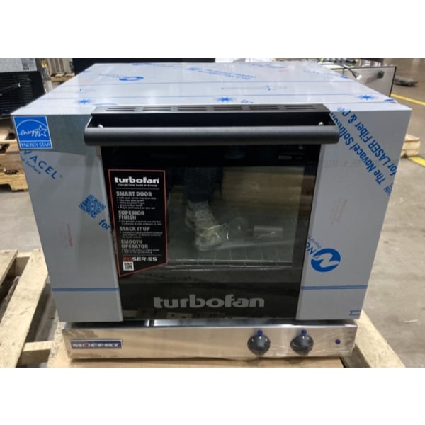 Scratch and Dent Moffat E23M3-P Turbofan Single-Deck Half-Size Electric Convection Oven with Manual Controls - 208V, 1 Phase, 2.7 kW