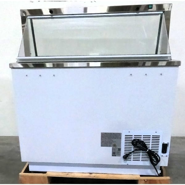 Scratch and Dent Avantco CPW-47-HC 47 1/8" 8 Tub White Deluxe Ice Cream Dipping Cabinet