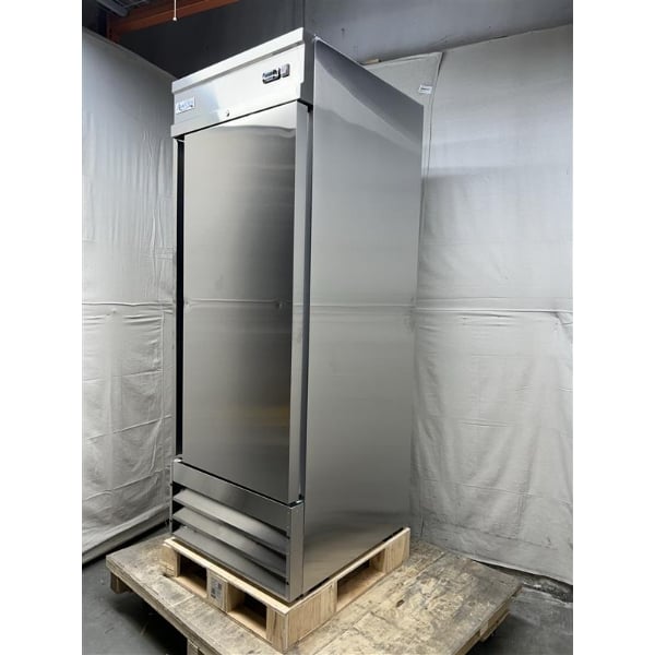 Scratch and Dent Avantco SS-1F-HC 29" Stainless Steel Solid Door Reach-In Freezer