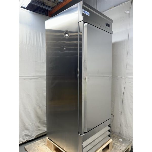 Scratch and Dent Avantco SS-1F-HC 29" Stainless Steel Solid Door Reach-In Freezer
